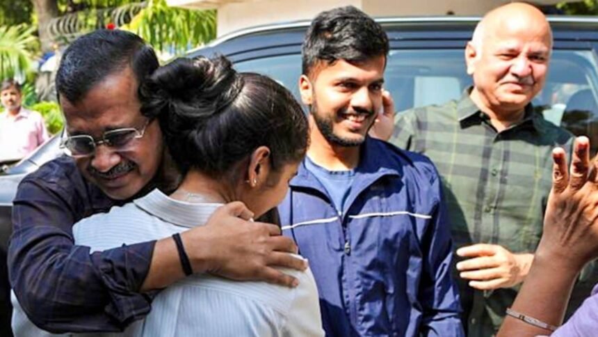 Former Delhi Chief Minister Arvind Kejriwal and former Deputy CM Manish Sisodia (Image credit: PTI)