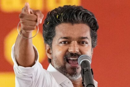 Chennai Super Kings' Akeal Hosein, second right, celebrates with teammates the wicket of of Mumbai Indian's Danish Malewar during the Indian Premier League cricket match between Mumbai Indians and Chennai Super Kings in Mumbai, India, Thursday, April 23, 2026.(AP Photo/ Rafiq Maqbool)