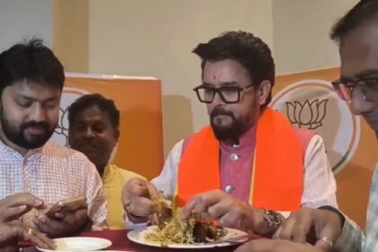 KL Rahul and Nitish Rana have brought up a 50-run partnership (Picture credit: AP)