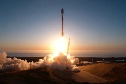 SpaceX Launches 24 More Starlink Satellites, Nears 10,500 in Orbit