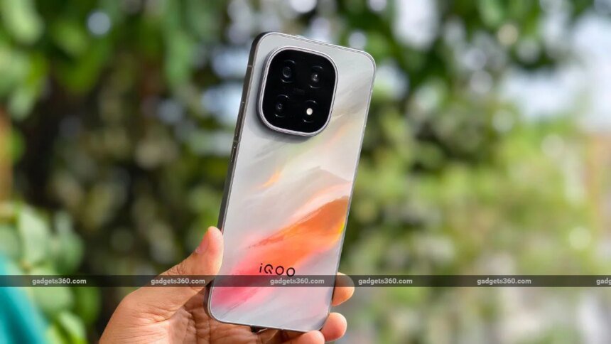 iQOO 16 Tipped to Get Flagship Dual Speakers, Dedicated Graphics Chip, and 8,500mAh Battery