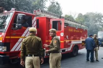 fires broke in Karol Bagh PG and a factory in Bawana