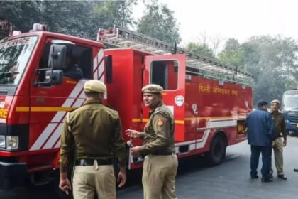 fires broke in Karol Bagh PG and a factory in Bawana