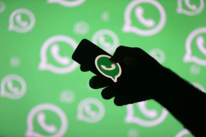 WhatsApp Could Soon Let You Expand Photos to 9:16 Format on Android Using Meta AI