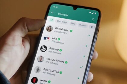 WhatsApp May Soon Let iOS Users Add Animated Wallpapers to Chat Themes