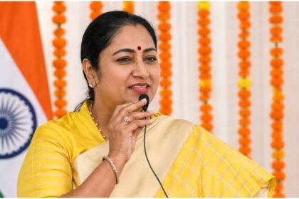 रेखा गुप्ता ने कहा , अर्बन नक्सल से सतर्क रहें युवा, प्रतिभा का इस्तेमाल राष्ट्र निर्माण में करें।