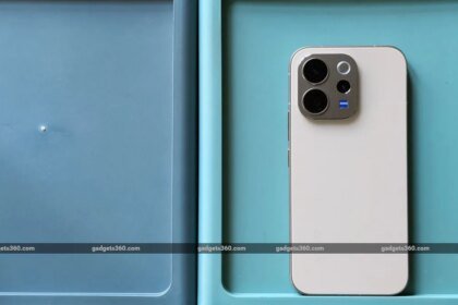 Best Mobiles Under Rs. 70,000 With Telephoto Cameras in India