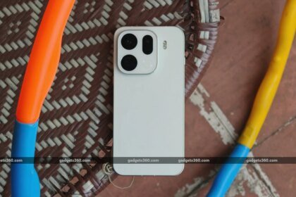 Oppo Find X10 Pro Max Leaked Images Reveal Two Colourways and Redesigned Triple-Rear Camera
