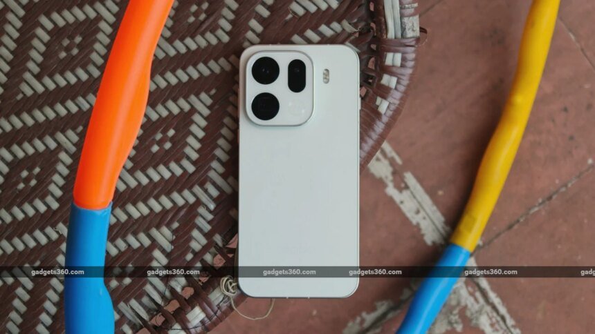 Oppo Find X10 Pro Max Leaked Images Reveal Two Colourways and Redesigned Triple-Rear Camera